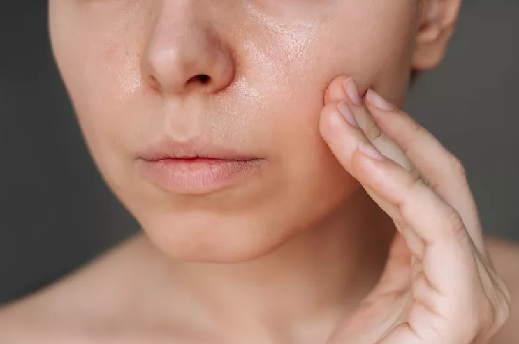 083 – Pesquisa com protetor solar facial para pele oleosa e com sinais de envelhecimento